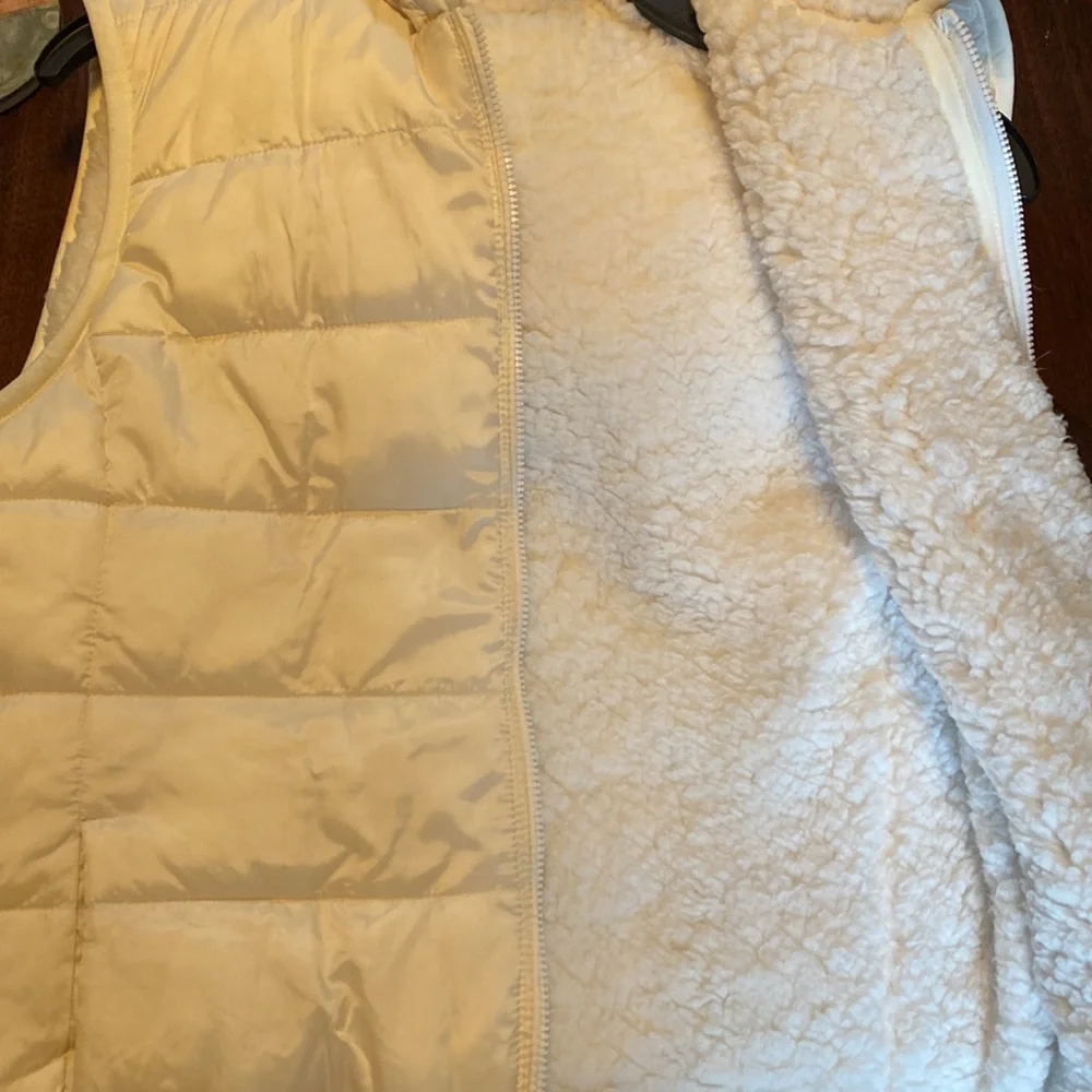 American Eagle Reversible Vest size small - Picture 3 of 4
